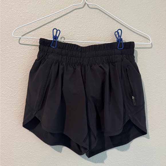 lululemon athletica Pants - Lululemon Black Tracker Shorts Size 4